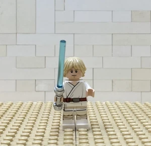 Lego Star Wars Minifig Mini-figurine only - Luke Skywalker with Blue Lightsaber - Picture 1 of 6