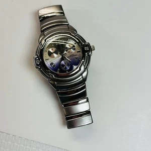 Orologio Calvin Hill 45MM Cinturino Bracciale Quadrante Argento Blu Necessita Batteria Non Testato - Foto 1 di 10