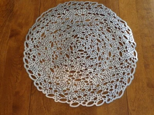 ROUND VINYL PLACEMATS GRAY LACE LOT OF 8 - Picture 1 of 3