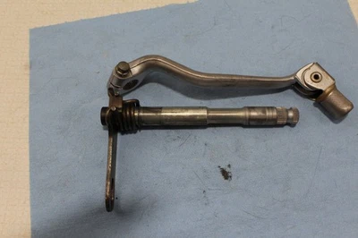 98 HONDA CR250R ПЕРЕКЛЮЧАТЕЛЬ ПЕРЕДАЧ ВАЛ и рычаг 24610-KZ3-890 - Изображение 1 из 4