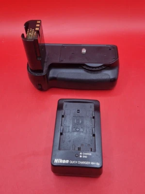 Genuine Nikon MB-D80 Battery Grip + Battery Charger - NO WIRES - Image 1 of 4