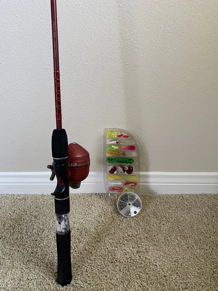 Zebco Spincast Fishing Reel With Fishing Lures And Sinkers￼ - Image 1 of 1