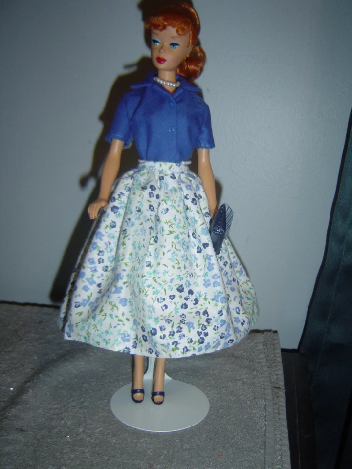 ÚNICO Conjunto de falda y blusa hecha a mano para Barbie y muñecas de tamaño similar - L@@K Foto 1 de 1