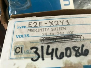 INTERRUPTOR DE PROXIMIDAD OMRON E2E-X2Y1 24-240VAC - Imagen 1 de 2
