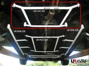 Barra delantera Ultra Racing para VOLVO 2000-2004 S40 2.0T/96-2004 V40 2.0 4 puntos - Imagen 1 de 10