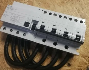 Siemens RCBO 5SU1 674-7DK82 FI/LS C125A 300mA / 0,3A FI-SCHUTZSCHALTER allstrom - Bild 1 von 6