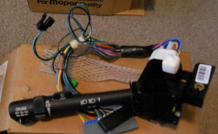 NOS 1999-2002 Chevrolet Silverado Tahoe Avalanche Turn Signal Switch - Image 1 of 1