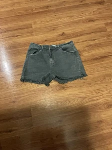 Zenana Gray Denim Raw Hem Shorts Women’s Size Large - Picture 1 of 2