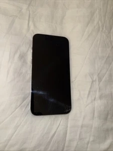 iPhone 13 PRO MAX débloqué 256 Go OCCASION - petite fissure sur coin et arrière. - Photo 1 sur 3