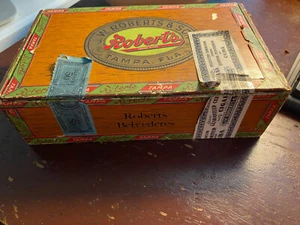 ROBERTS BELVEDERES TAMPA FL CIGAR BOX W/ STAMP - Picture 1 of 5