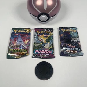 JCC Pokémon: Lata Pokeball Centro Pokémon - Bola de Amor - J21 Totalmente Nuevo - Imagen 1 de 15