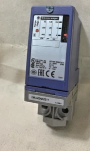 Telemecanique XMLA004A2S11 Differential Pressure Switch G 1/4" BSP 0.4-4BAR - Picture 1 of 8