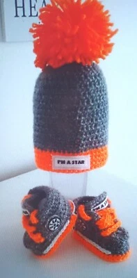 ZAPATOS BABYCROCHET Y SOMBRERO NOMBRE BEBÉ ZAPATILLAS DEPORTIVAS HECHAS A MANO NARANJA GRIS  Foto 1 de 4