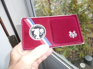 1983 SILVER DOLLAR LA OLYMPICS COMMEMORATIVE PROOF COIN IN CASE--90% SILVER - Picture 1 of 4