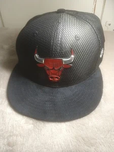 Cappello Chicago Bulls New Era 59Fifty fitted 7 3/4 cappello berretto NBA basket rosso nero - Foto 1 di 10