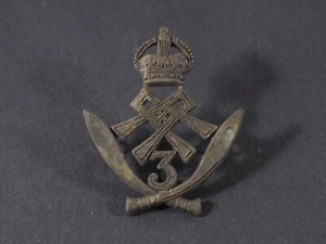 A WW2 Ejército Británico 3er Rifles Gurkha Tapa de Latón Insignia Kings Crown 1937-1947 - Imagen 1 de 4