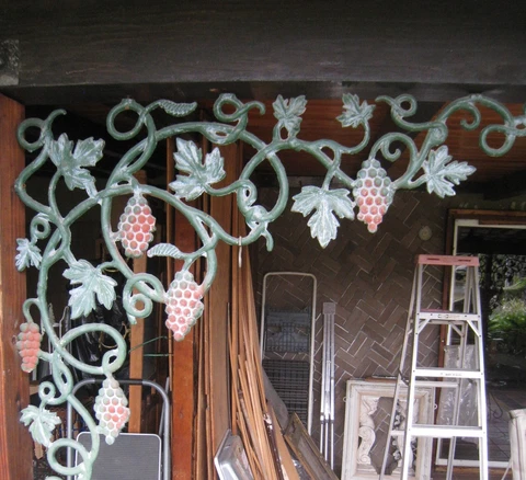 1 HUGH Vintage Cast Wrought Iron OLD porch grapes & leaves BRACKET (5 available) Cover