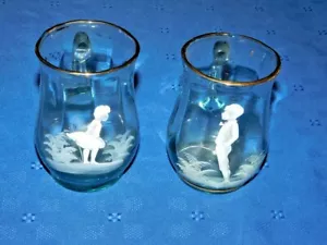 Tazas de café Mary Gregory de vidrio azul 1 niño 1 niña aliviándose con gracia - Imagen 1 de 3