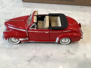 Universal Hobbies Testors 1:18 1941 Chevrolet Deluxe Convertible - Picture 1 of 5
