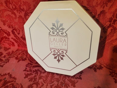 LAURA GELLER NEW YORK - 31 DAYS OF HOLIDAY - 31 EYE SHADOW SHADES - DISCONTINUED - Image 1 of 4