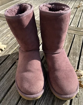 Ugg Australia Women’s Classic Short Suede Boots Mauve Size 9.5, Shearling, Cozy - Image 1 of 4