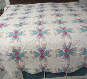 BEAUTIFUL! Vtg Double Wedding Ring Quilt Handstitched Scalloped Edges 93" x 83" - Picture 1 of 14