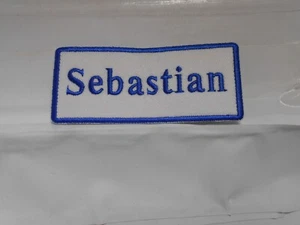 SEBASTIAN NEU BESTICKT NÄHEN / AUFBÜGELN NAMEN PATCH BLAU AUF WEISS - Bild 1 von 2