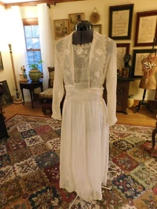 BEAUTIFUL WHITE VINTAGE EARLY 1900'S ORGANZA EMBROIDERED TEA DRESS 10 - Picture 1 of 11