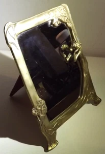 ANTIKER JUGENDSTIL VERZIERTER MESSING DAMEN SCHMINKTISCH KOMMODE KLAPPSPIEGEL 10" X 7" - Bild 1 von 12