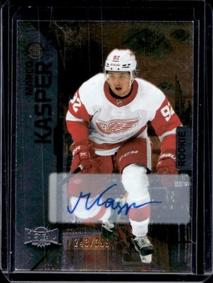 Skybox Metal Universe 2023-24 Marco Kasper automático plateado #243/399 Red Wings Foto 1 de 2
