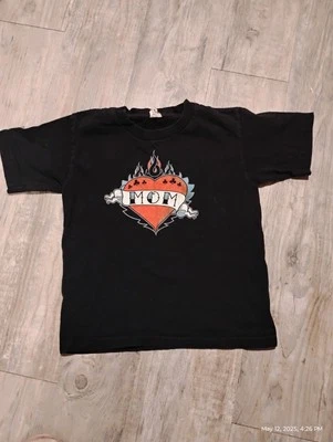 Boys T-shirt Sz 5-6 "Mom" Inside Of Heart - Image 1 of 3