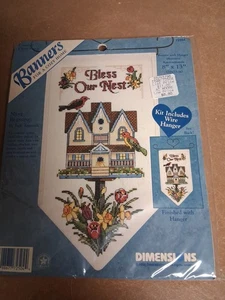 1998 DIMENSIONS gezähltes Kreuzstich-Set Nest Segen Banner versiegelt 13"x 8" -   - Bild 1 von 6