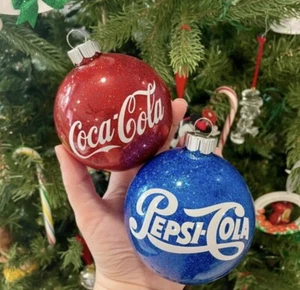 Handgefertigter runder Weihnachtsschmuck „Pepsi-Cola“ oder „Coca-Cola“ - Bild 1 von 3