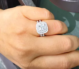 ANILLO DE COMPROMISO Y BANDA HALO ORO BLANCO 14K COJÍN Y DIAMANTES TALLA REDONDA 1,50 - Imagen 1 de 8