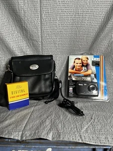 Vivitar 7.1 Megapixels 4 X Digital Zoom Vivicam 7022 New With Camera Bag, Stand - Picture 1 of 10