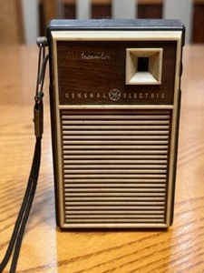 VINTAGE GENERAL ELECTRIC ALL TRANSISTOR TRAGBARES RADIO FUNKTIONSTÜCHTIG - Bild 1 von 9