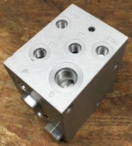 Terex 485770 SENSING MANIFOLD - Bild 1 von 4