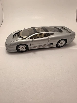 Coche diecast JAGUAR XC220 Maisto 1:18 plateado sin caja LEER Foto 1 de 4