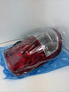 2004-2006 Toyota Tundra Tail Light Right Passenger Side - Picture 1 of 2