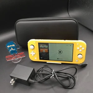 Nintendo Switch Lite Console Giallo 32GB Sistema Portatile HDH-001 Usato Testato - Foto 1 di 20