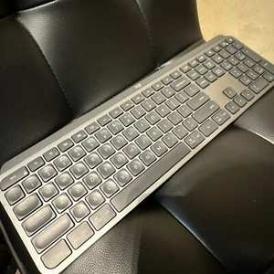Logitech MX Keys Advanced Wireless Illuminated Keyboard Backlit LED Bluetooth - Picture 1 of 6