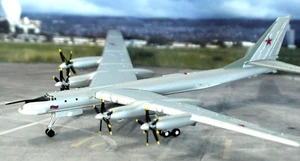 AmerCom Tupolev TU-95 "Bear" Soviet Air Force 1:200 Scale - Picture 1 of 12