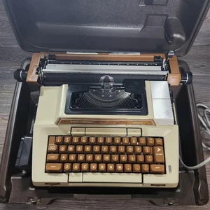 Macchina da scrivere elettrica vintage Smith-Corona Coronamatic 2200 custodia Dmg testata - Foto 1 di 10