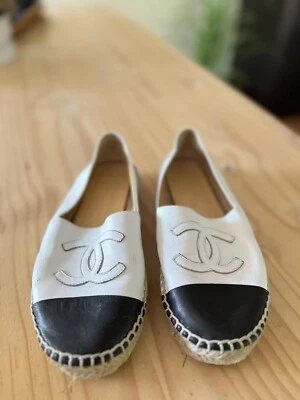 Chanel Mujeres CC Logo Puntera Puntera Piel de Cordero Alpargatas Blanco Negro Talla 38 Foto 1 de 4