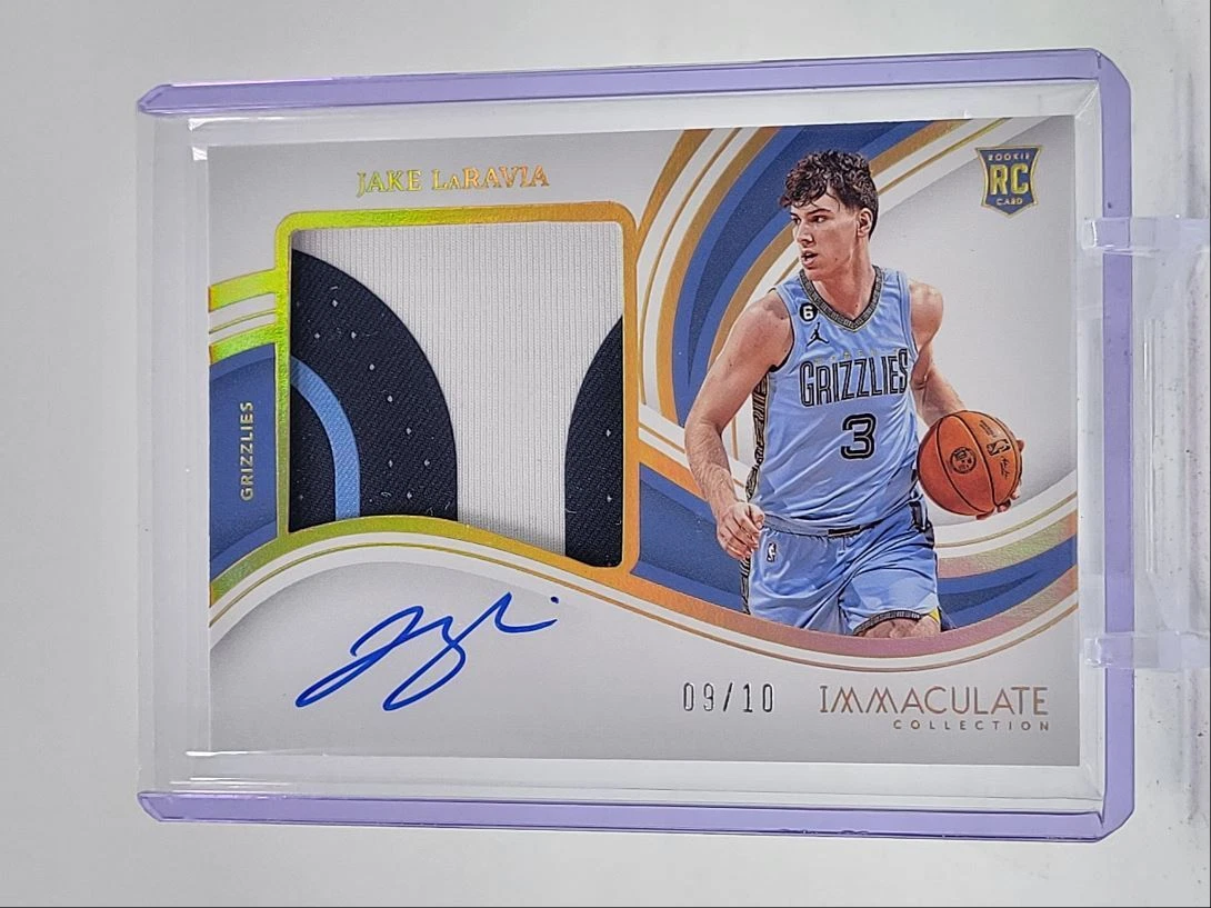 JAKE LARAVIA 2022-23 IMMACULATE GOLD ROOKIE PATCH AUTOGRAPH RC AUTO /10 Q0829
