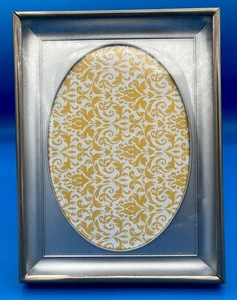 Vintage Silber Metall Staffelei Rückseite Bilderrahmen Glas Oval 5,5 x 4,5" Öffnung - Bild 1 von 10