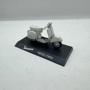 Model Scooter Vespa 160 GS 1962 White - Maisto - Scale 1:18 - Picture 1 of 4