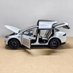 1/18 Tesla Model X SUV Gull wing gate Metal Diecast Model Car White Toys Gifts - Picture 1 of 18