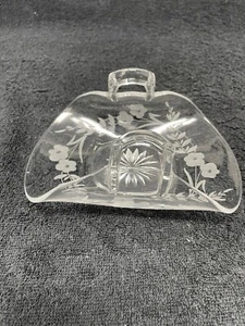 heisey glass Etched Pattern Bon Bon - Picture 1 of 4