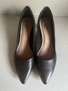 Decolte Clarks Collection Linvale Jerica in pelle nera 9 M - Nuove - Foto 1 di 9
